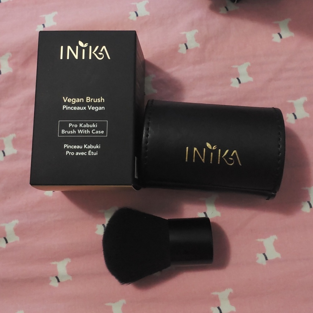 Inika Pro Vegan Kabuki Brush With Case